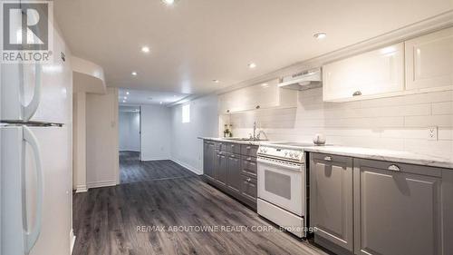 43 Crooks Street, Hamilton, ON - Indoor Photo Showing Kitchen With Upgraded Kitchen