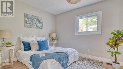 43 Crooks Street, Hamilton, ON - Indoor Photo Showing Bedroom