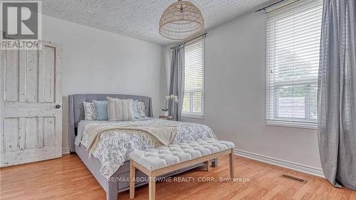 43 Crooks Street, Hamilton, ON - Indoor Photo Showing Bedroom