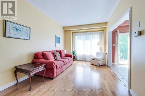 5326 Dryden Avenue, Burlington, ON - Indoor Photo Showing Living Room