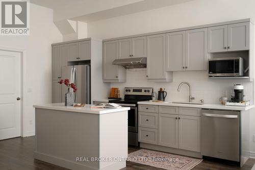2 Mcdevitt Lane, Caledon, ON - Indoor Photo Showing Kitchen