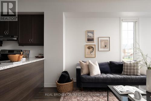 2 Mcdevitt Lane, Caledon, ON - Indoor Photo Showing Living Room