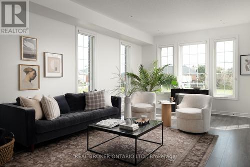 2 Mcdevitt Lane, Caledon, ON - Indoor Photo Showing Living Room