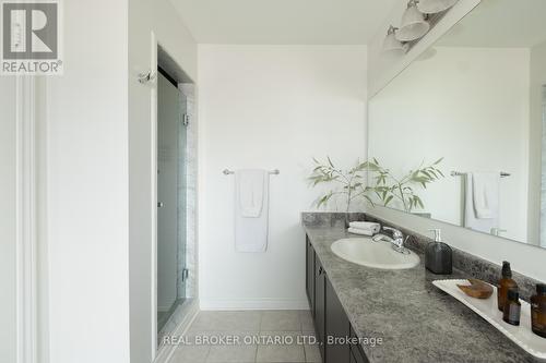 2 Mcdevitt Lane, Caledon, ON - Indoor Photo Showing Bathroom