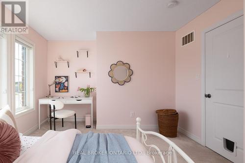 2 Mcdevitt Lane, Caledon, ON - Indoor Photo Showing Bedroom