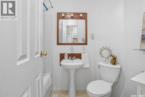 2425 Edgar Street, Regina, SK - Indoor Photo Showing Bathroom