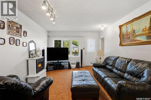 2425 Edgar Street, Regina, SK - Indoor Photo Showing Living Room
