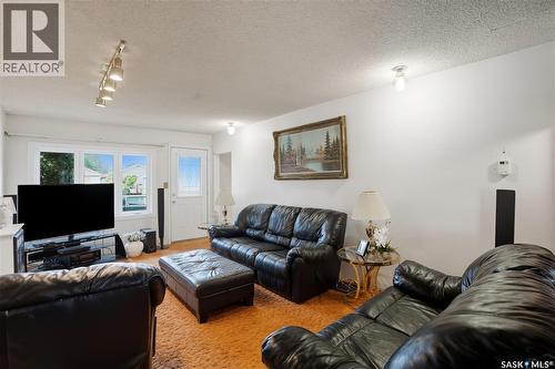 2425 Edgar Street, Regina, SK - Indoor Photo Showing Living Room