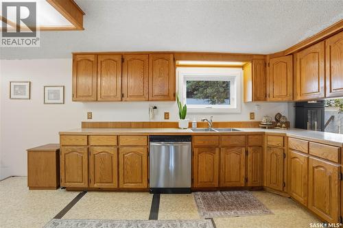 2425 Edgar Street, Regina, SK - Indoor Photo Showing Kitchen With Double Sink