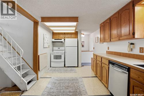 2425 Edgar Street, Regina, SK - Indoor Photo Showing Kitchen