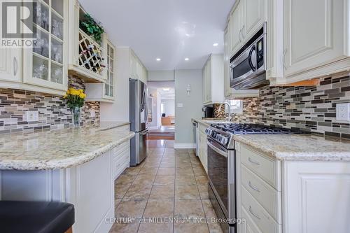 7220 Danton Promenade, Mississauga, ON - Indoor Photo Showing Kitchen With Upgraded Kitchen