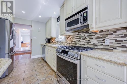 7220 Danton Promenade, Mississauga, ON - Indoor Photo Showing Kitchen With Upgraded Kitchen