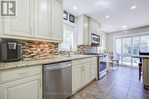 7220 Danton Promenade, Mississauga, ON - Indoor Photo Showing Kitchen With Upgraded Kitchen