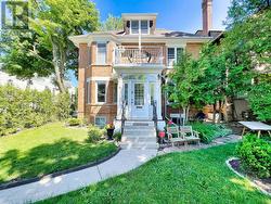 18 SHORNCLIFFE AVENUE Toronto, ON M4V 1T1