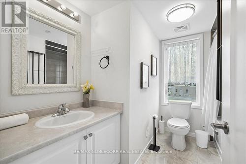 116 - 600 Alex Gardner Circle, Aurora, ON - Indoor Photo Showing Bathroom