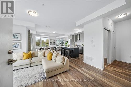 116 - 600 Alex Gardner Circle, Aurora, ON - Indoor Photo Showing Living Room
