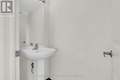 34 Queenpost Drive E, Brampton, ON - Indoor Photo Showing Bathroom