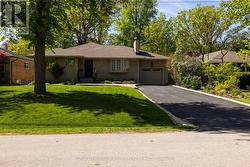 23 GLENMANOR DRIVE Oakville, ON L6K 2B3