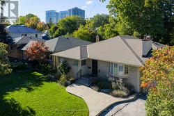 23 GLENMANOR DRIVE Oakville, ON L6K 2B3