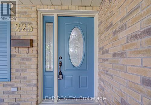 225 Dartmoor Crescent, Waterloo, ON - Outdoor