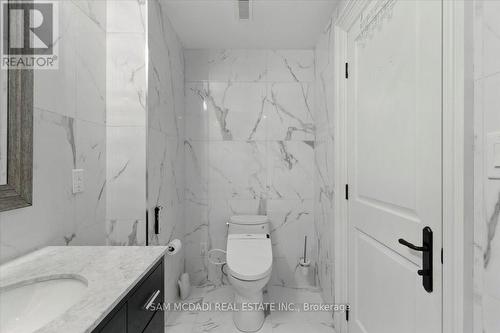 883 Parkland Avenue, Mississauga, ON - Indoor Photo Showing Bathroom