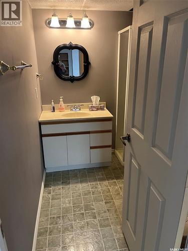 404 Petterson Drive, Estevan, SK - Indoor Photo Showing Bathroom