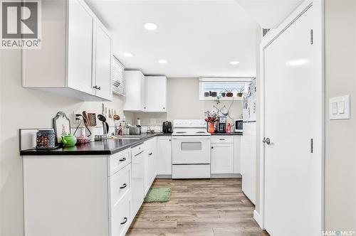 1601 Cumberland Avenue S, Saskatoon, SK - Indoor Photo Showing Kitchen