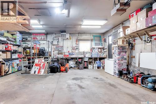 1601 Cumberland Avenue S, Saskatoon, SK - Indoor Photo Showing Garage