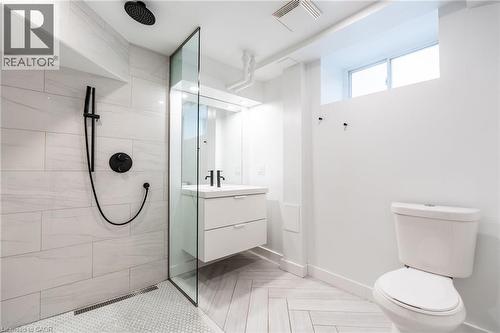 137 Sherman Avenue S, Hamilton, ON - Indoor Photo Showing Bathroom