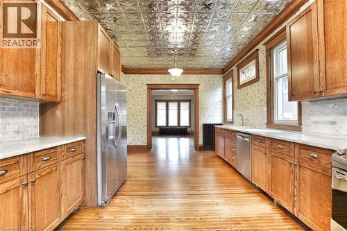 137 Sherman Avenue S, Hamilton, ON - Indoor Photo Showing Kitchen