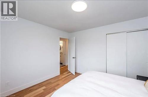 10 Sandlyn Court, Hamilton, ON - Indoor Photo Showing Bedroom