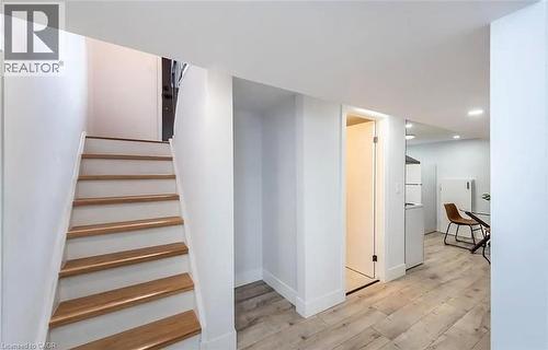 10 Sandlyn Court, Hamilton, ON - Indoor Photo Showing Other Room