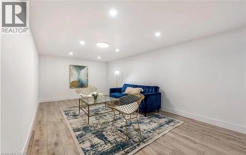 10 Sandlyn Court, Hamilton, ON - Indoor Photo Showing Other Room