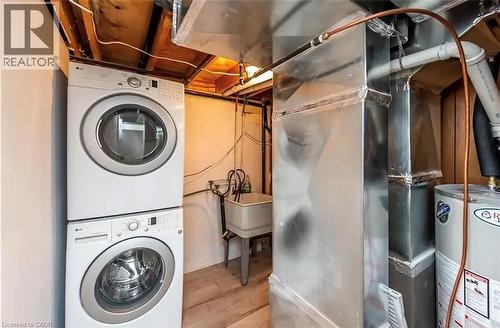 10 Sandlyn Court, Hamilton, ON - Indoor Photo Showing Laundry Room