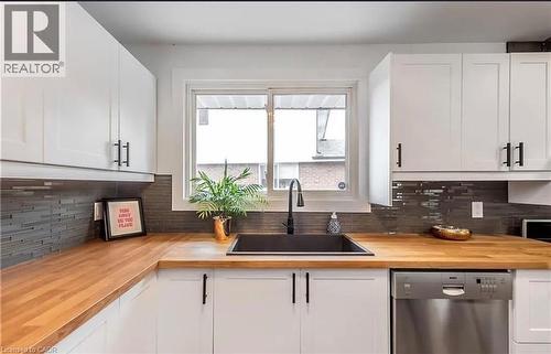 10 Sandlyn Court, Hamilton, ON - Indoor Photo Showing Kitchen