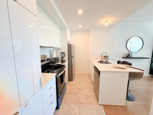 Kitchen - 711-5175 Rue Mackenzie, Montréal (Côte-Des-Neiges/Notre-Dame-De-Grâce), QC - Indoor Photo Showing Kitchen With Upgraded Kitchen