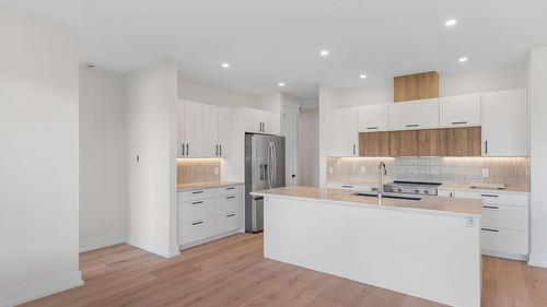 2140 Montenegro Drive, Kelowna, BC - Indoor Photo Showing Kitchen