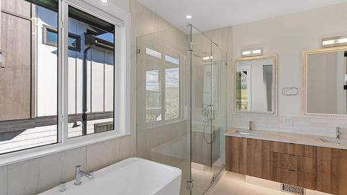 2140 Montenegro Drive, Kelowna, BC - Indoor Photo Showing Bathroom