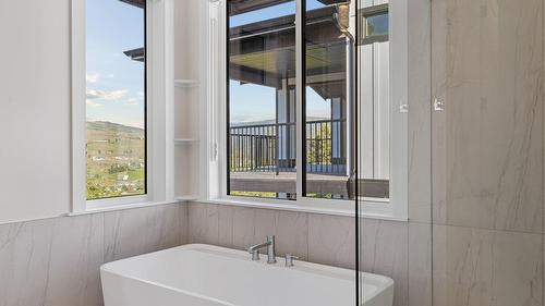 2140 Montenegro Drive, Kelowna, BC - Indoor Photo Showing Bathroom