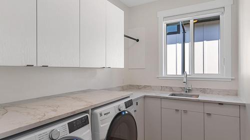 2140 Montenegro Drive, Kelowna, BC - Indoor Photo Showing Laundry Room