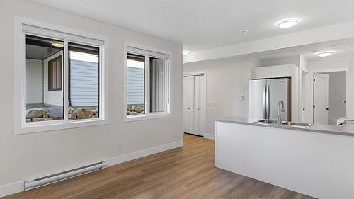 2140 Montenegro Drive, Kelowna, BC - Indoor Photo Showing Kitchen
