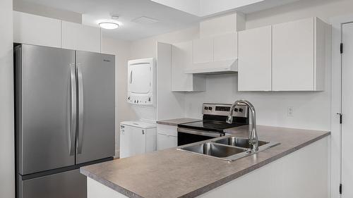 2140 Montenegro Drive, Kelowna, BC - Indoor Photo Showing Kitchen With Double Sink