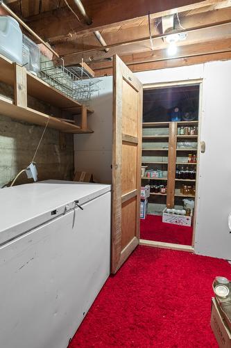 215 33Rd Avenue, Erickson, BC - Indoor Photo Showing Laundry Room