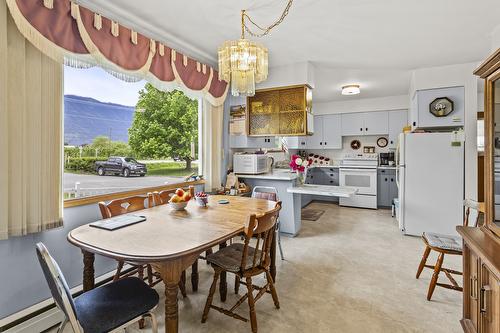 215 33Rd Avenue, Erickson, BC - Indoor Photo Showing Dining Room