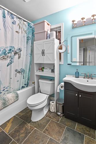 1027 Huscroft Road, Lister, BC - Indoor Photo Showing Bathroom