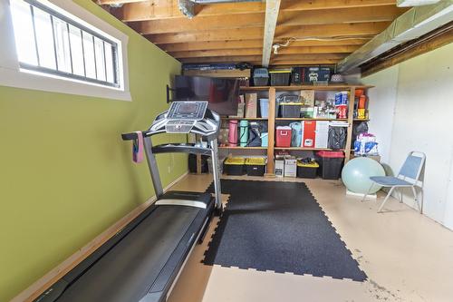 1027 Huscroft Road, Lister, BC - Indoor Photo Showing Gym Room