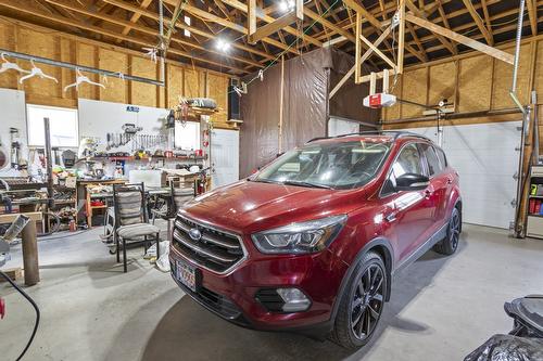 1027 Huscroft Road, Lister, BC - Indoor Photo Showing Garage