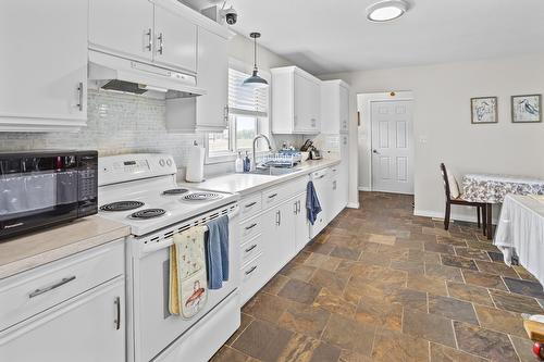 1027 Huscroft Road, Lister, BC - Indoor Photo Showing Kitchen