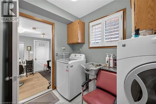 15 Gabriele Court, Hamilton, ON - Indoor Photo Showing Laundry Room