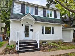 614 MELBOURNE AVENUE Ottawa, ON K2A 1X1
